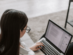 Heeft thuiswerken collega’s lui en onbetrouwbaar gemaakt? Monique (49) vindt van wel