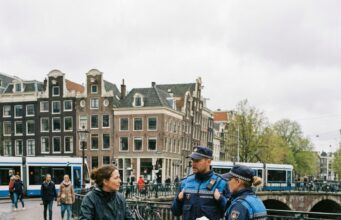 Salaris van een boa onthuld: dit verdien je echt per maand