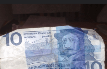 Caroline (65) is er klaar mee: haar man blijft alles in guldens uitrekenen