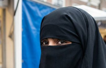 Rechtszaak barst los: visboer uit Hoek van Holland weigerde vrouw met niqab