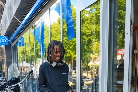 Beu van overlast bij Albert Heijn: opa grijpt in en de beelden gaan keihard viraal
