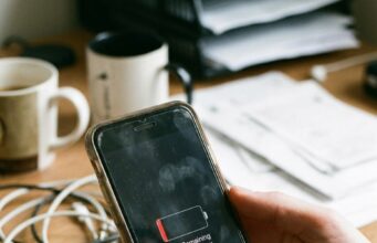 Telefoon snel leeg? dit zijn de oplaadfouten die je batterijduur verkorten (en hoe je ze voorkomt)