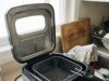 Binnen 10 minuten blinkend schoon: met dit huismiddel maak je een vieze frituurpan weer als nieuw