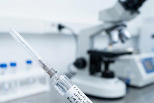 Publicatie van coronavaccin-onderzoek plots geschrapt: wetenschappers slaan alarm