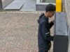 Landelijke oproep na laffe aanval op 90-jarige vrouw: wie herkent deze man?