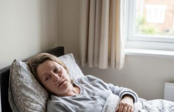 Artsen luiden de noodklok: longcovidzorg faalt, patiënten blijven te lang zonder hulp