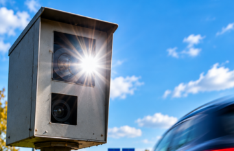 Verkeersboetes stijgen binnenkort fors: bekijk welke overtredingen straks meer kosten